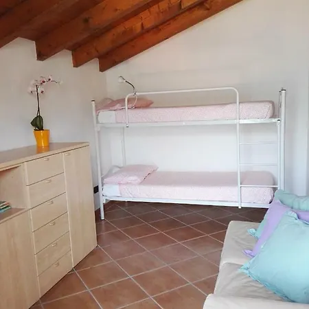 Casa Eleonora Nyaraló Lezzeno